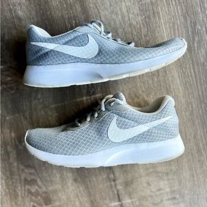 Nike Tanjun Running Sneaker